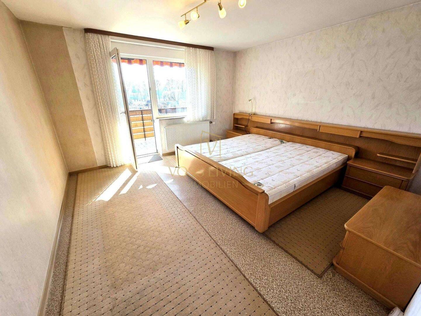 Immobilie in Wöllstadt - Zweifamilienhaus mit 2 Balkonen, Garten, Keller, Garage und 2 KFZ Stellplätzen in Feldrandlage - Bild 3