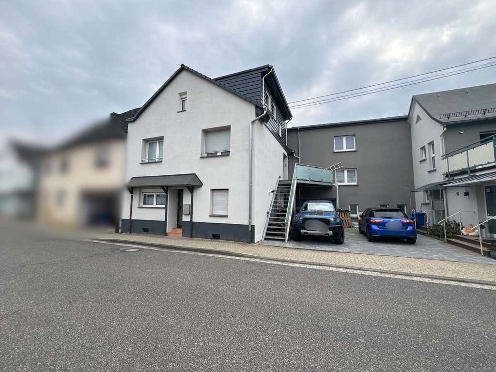Immobilie in Melsbach - Drei - Parteienhaus in gefragter Wohnlage nahe Neuwied - Bild 0