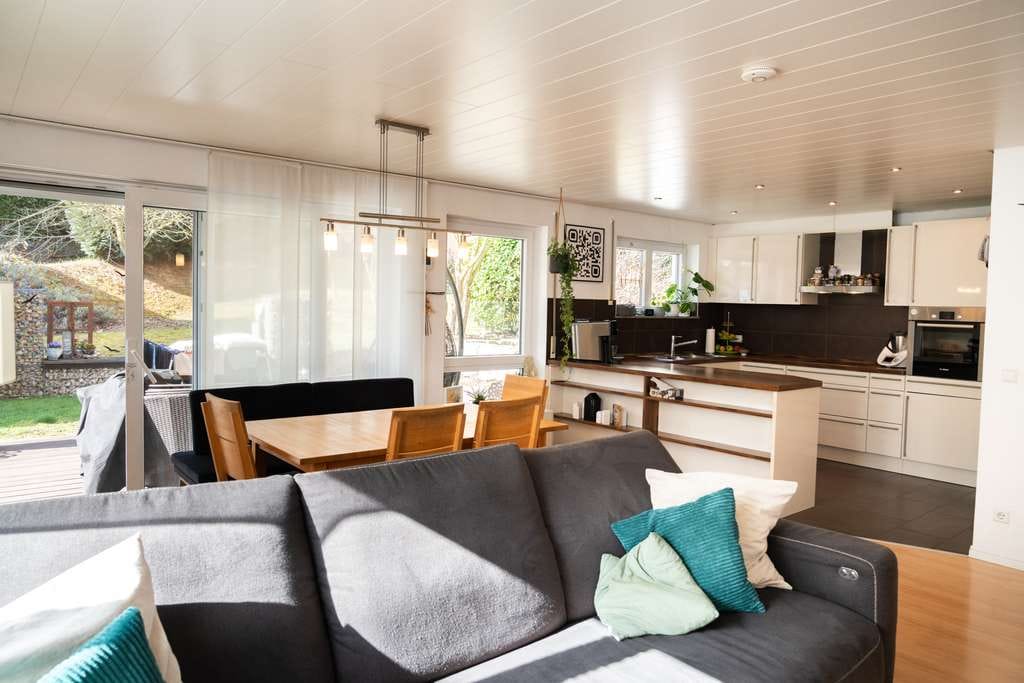 Immobilie in Oberriexingen - Ihr neues Zuhause: Moderne EG-Wohnung mit großem Garten, 2 Terrassen & viel Komfort - Bild 0