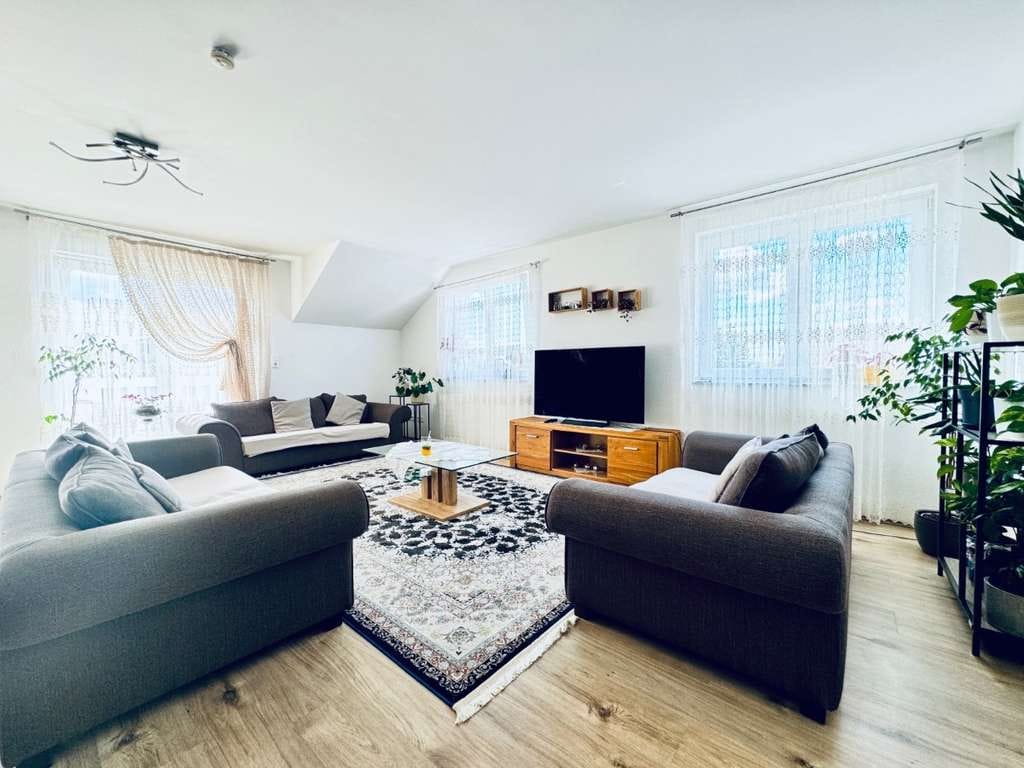 Immobilie in Ginsheim-Gustavsburg - Attraktive Dachgeschosswohnung mit großer Terrasse und viel Licht in Ginsheim-Gustavsburg - Bild 0