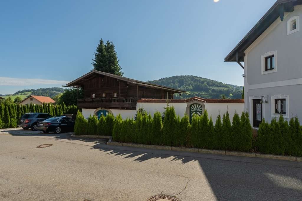 Immobilie in Büchlberg - Privates Anwesen mit Gästehaus, Spa & 3.100 m² Grund – Wohnen und Arbeiten auf höchstem Niveau - Bild 4