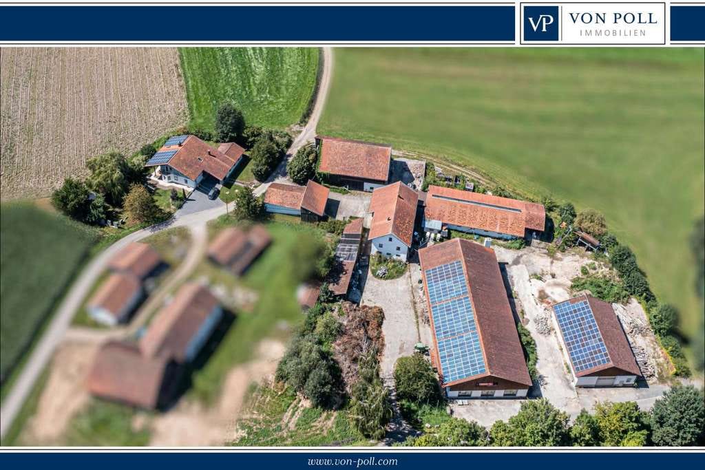 Immobilie in Arnschwang - Weitläufiges Grundstück, Wohnhaus mit vielseitigen Hallen, Scheunen und PV-Power - Bild 1