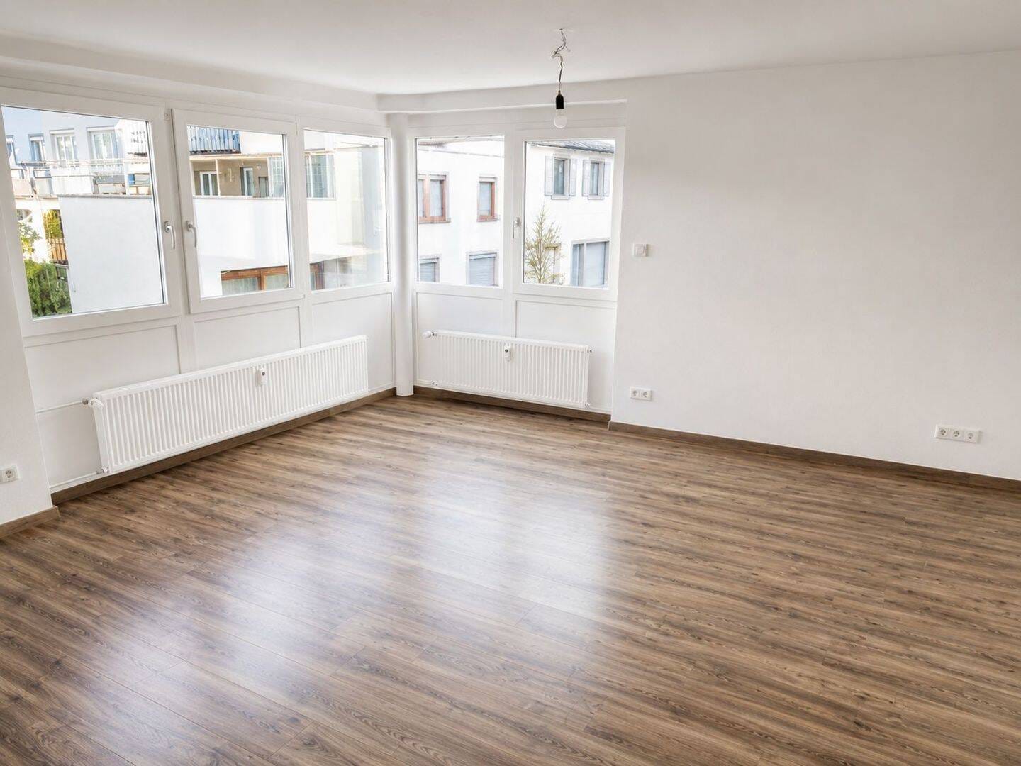 Immobilie in Bahlingen - Ein Haus – viele Möglichkeiten: Modernisiertes Zweifamilienhaus im Herzen von Bahlingen - Bild 2