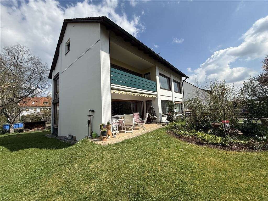 Immobilie in Altdorf bei Nürnberg - Dreifamilienhaus mit wundervollem Grundstück direkt in Altdorf - Bild 3