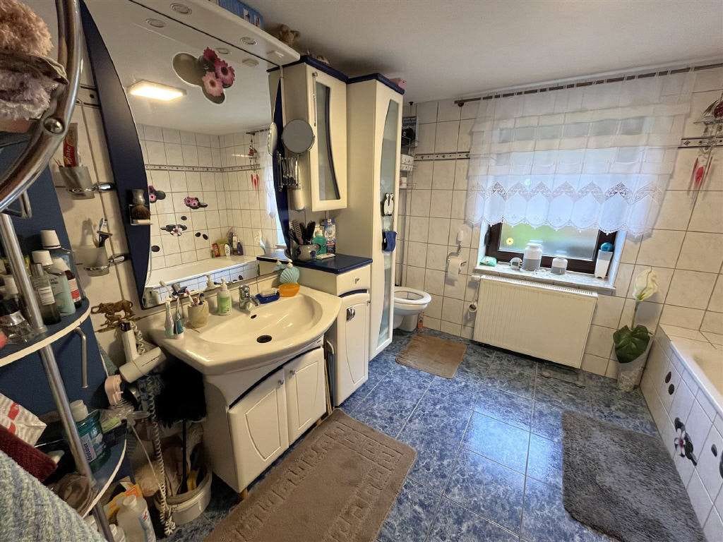 Immobilie in Allendorf - / Zweifamilienhaus mit viel Platz! - Bild 4