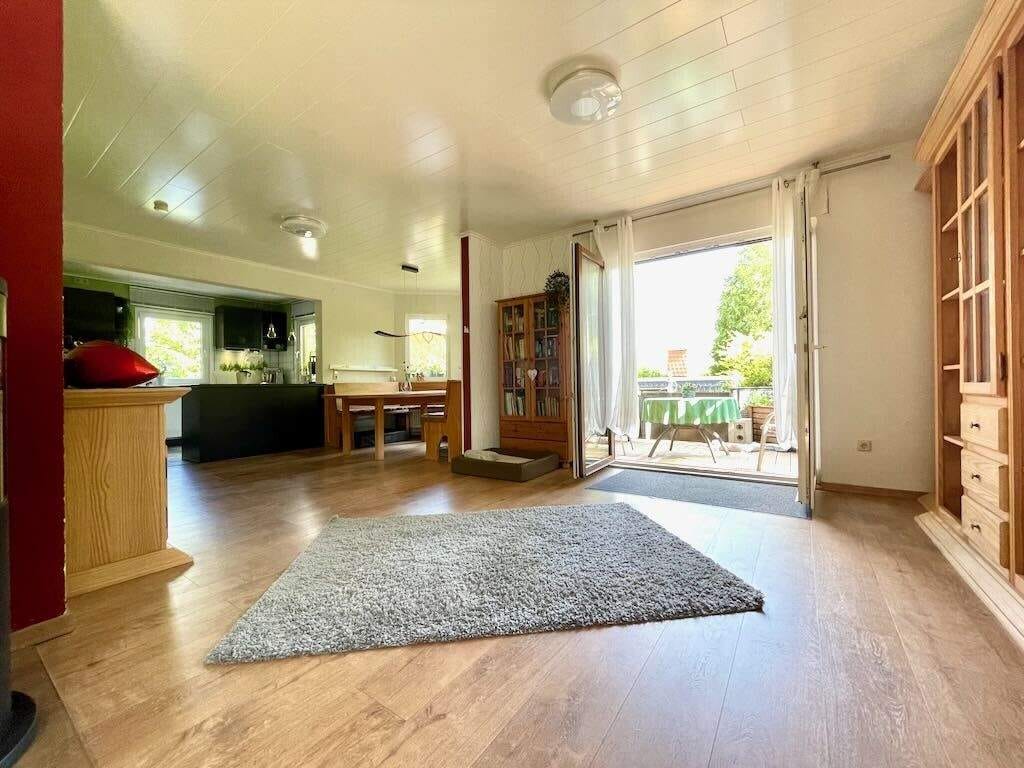 Immobilie in Wallertheim - Freistehend und modernisiert in idyllischer Lage mit traumhaftem Garten - Spaziergang vor der Tür - Bild 2