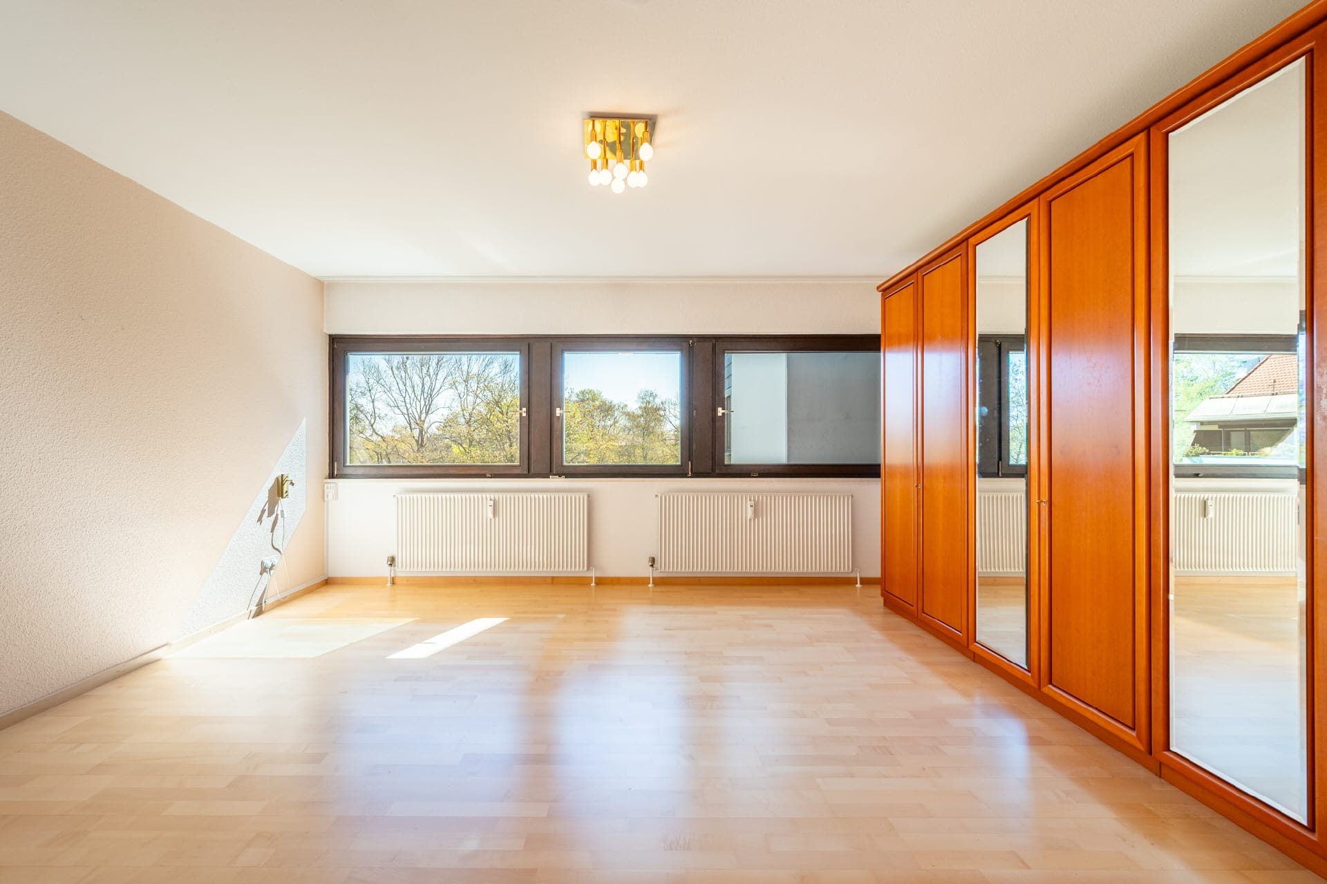 Immobilie in Gröbenzell - AIGNER - großzügige Maisonette mit sonnigem West-Balkon in zentraler Lage - Bild 3