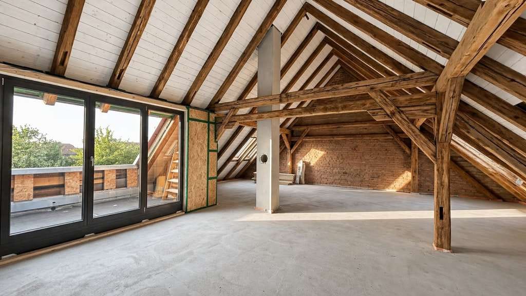 Immobilie in Elstertrebnitz - Historisch und modernisiert - Reihenhaus mit Loftpotenzial in ehemaliger Scheune in Elstertrebnitz - Bild 1