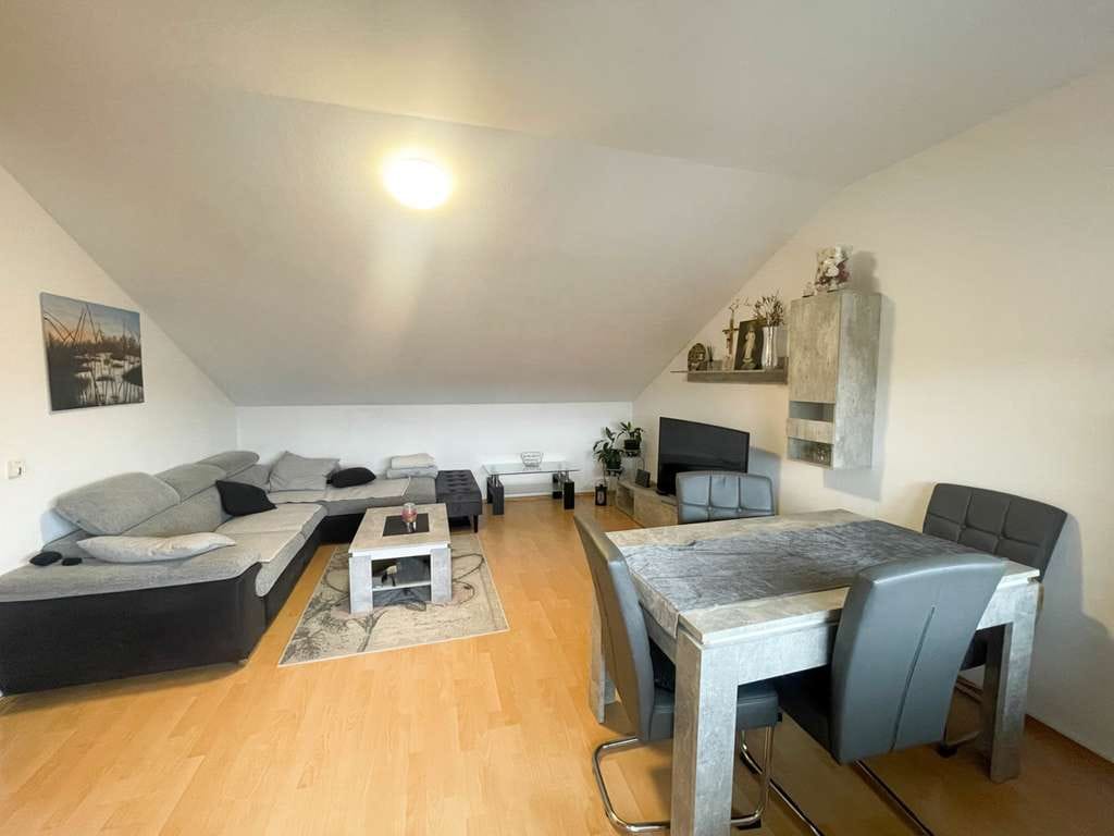 Immobilie in Riederich - Attraktive 2,5-Zimmer Wohnung mit Dachterrasse und Weitblick in Riederich - Bild 3