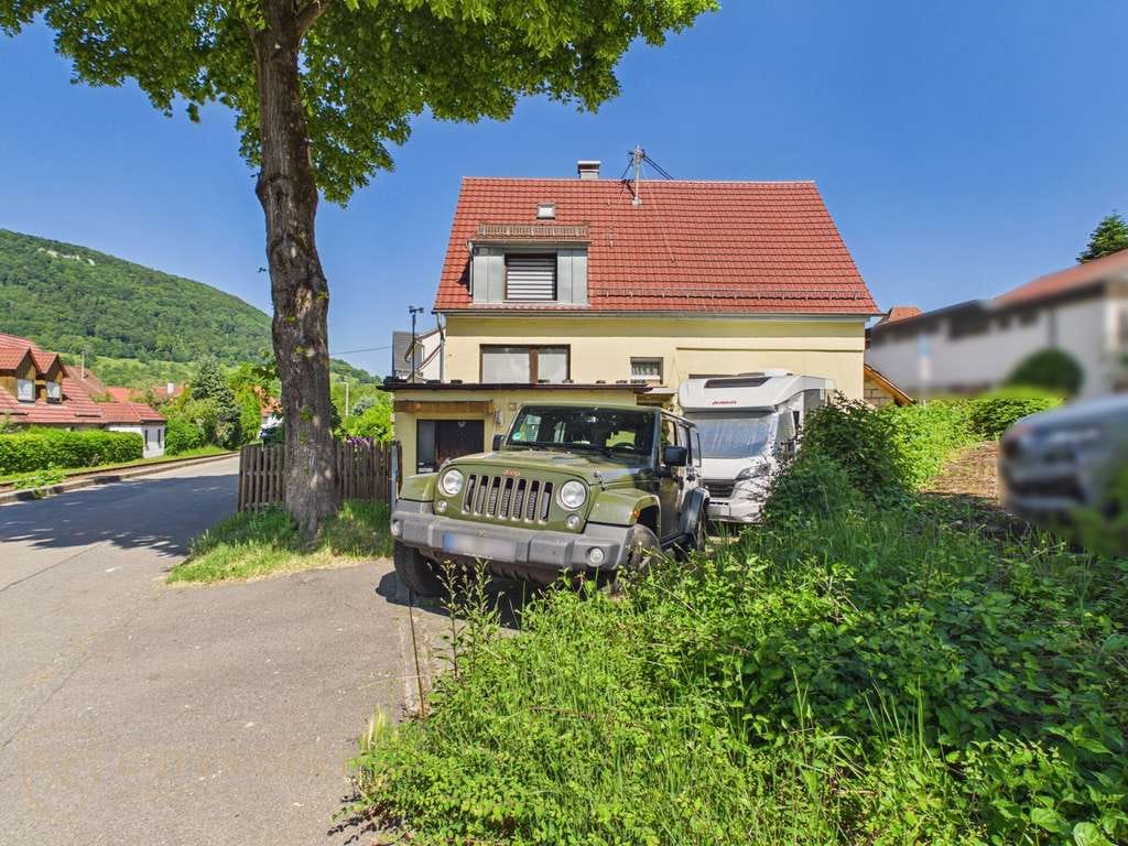 Immobilie in Lenningen - Platz für die ganze Familie – Charmantes Zuhause mit Einliegerwohnung und Garten - Bild 1
