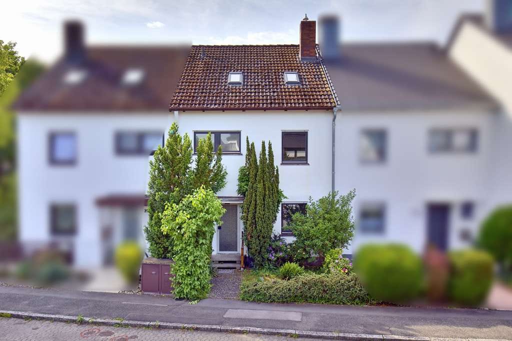 Immobilie in Stein - Solides Reihenmittelhaus mit ausgebautem Dachgeschoss und sonnigem Garten in Stein - Bild 1