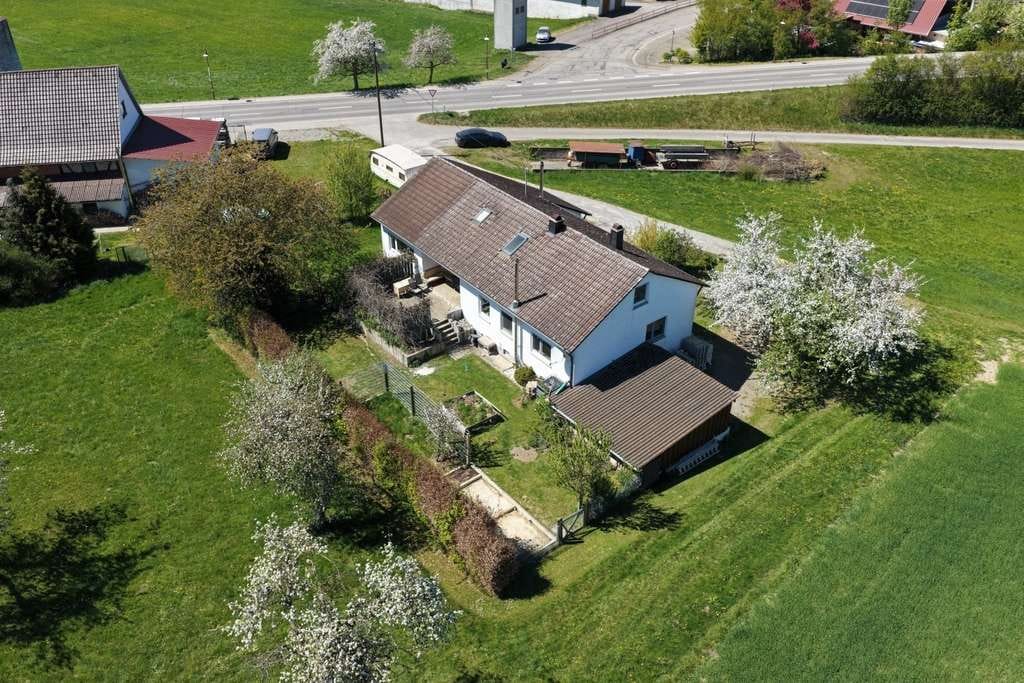 Immobilie in Pfullendorf - Kleinod im Außenbereich! Zwei Wohneinheiten mit viel Platz in herrlicher Alleinlage - Bild 3