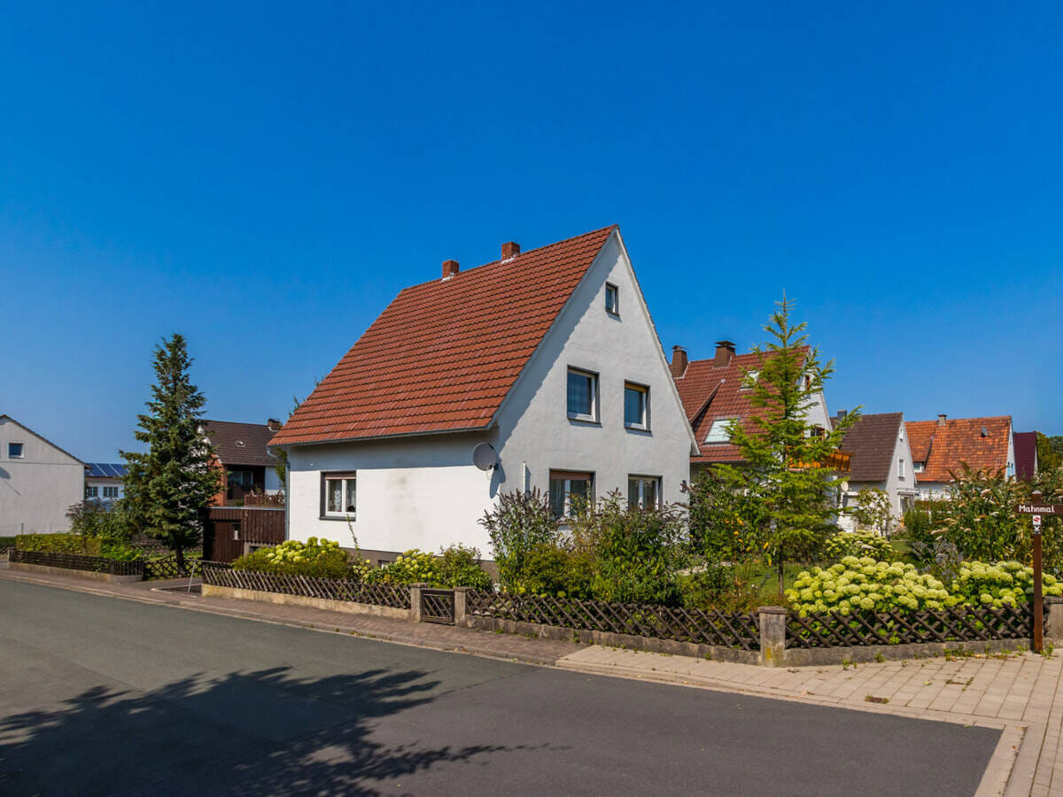 Immobilie in Büren - EIN- BIS ZWEIFAMILIENHAUS, 2 BADEZIMMER, WC, VOLL UNTERKELLERT, KLEINE GARAGE UND GROßER GARTEN - Bild 0
