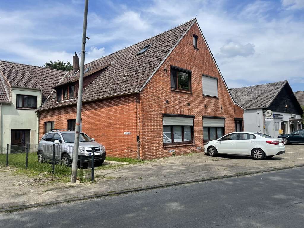 Immobilie in Loxstedt - Kapitalanlage mit Potenzial: Mehrfamilienhaus und Gewerbeeinheit im Angebot - Bild 1