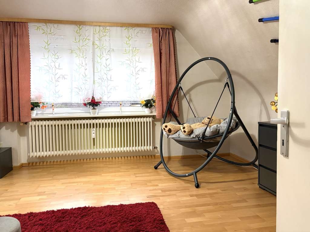 Immobilie in Buchenbach - Vermietete Dachgeschosswohnung mit Stellplatz im Freien - Bild 2