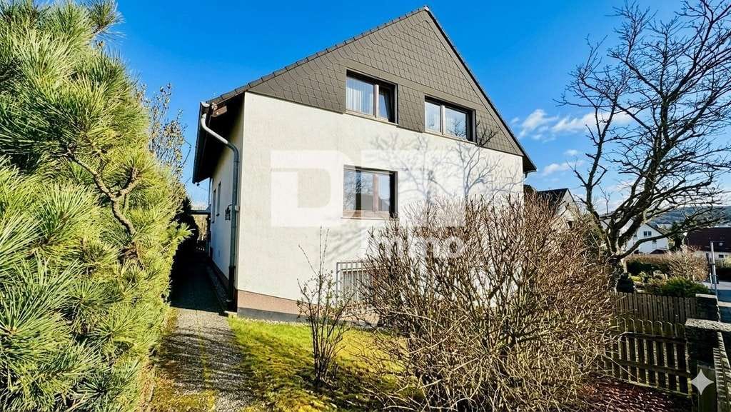 Immobilie in Nieste - Gepflegtes 1 bis 2 Familienhaus in gesuchter Ortsrandlage mit Panoramablick - Bild 1