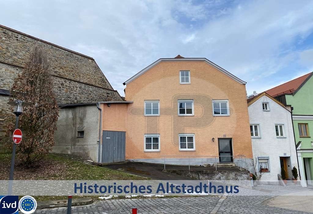 Immobilie in Vilshofen an der Donau - HISTORISCHES ALTSTADTHAUS
IM ZENTRUM DER DONAUSTADT VILSHOFEN 
 - Bild 0