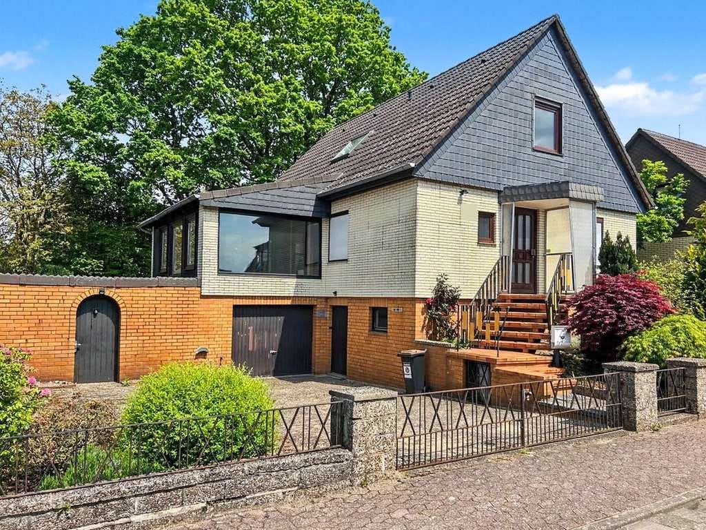 Immobilie in Garbsen - Erbbaurecht: Fertighaus in Garbsen – entkernt und bereit für Ihre Modernisierungsideen - Bild 0