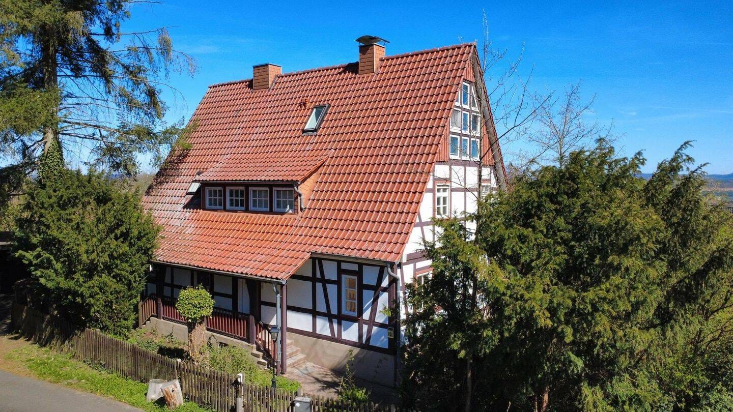 Immobilie in Bad Hersfeld - alles  "außer-gewöhnlich" - ruhige, sonnige Lage mit herrlichem Ausblick ! - Bild 1