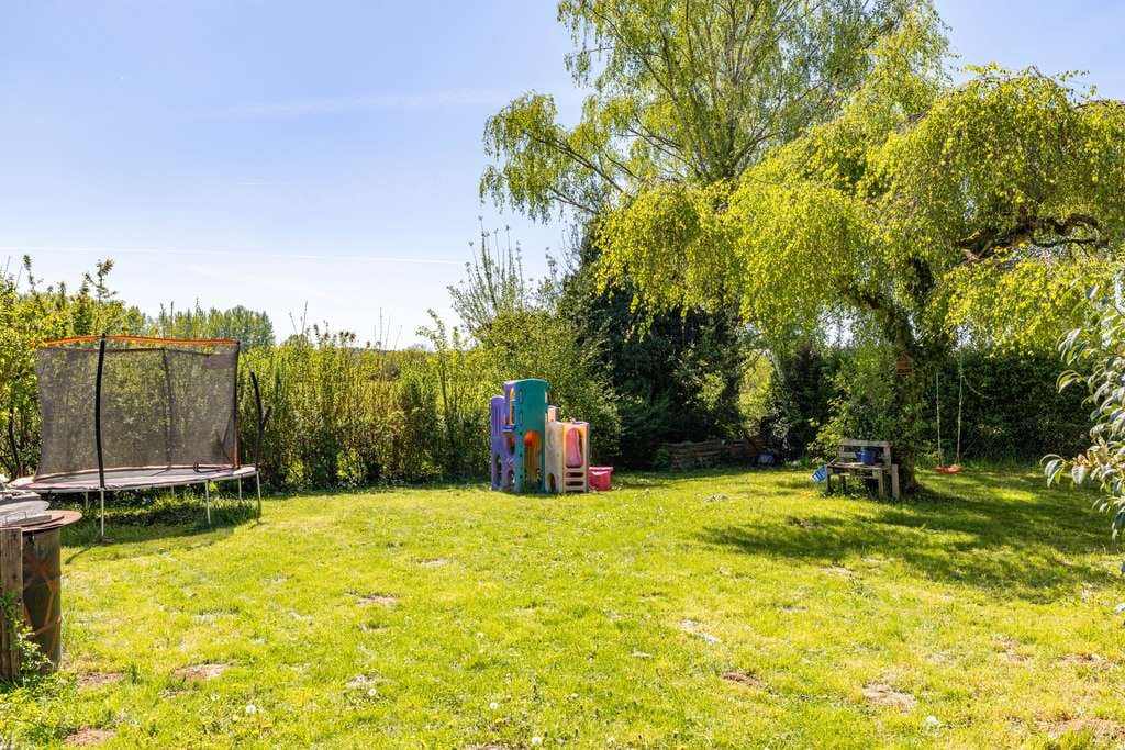 Immobilie in Nidderau - Nidderau-Eichen: "Kapitalanlage" 3-Parteienhaus mit Gartengrundstück in ruhiger Feldrandlage - Bild 3