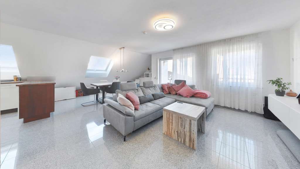 Immobilie in Gemmrigheim - Exklusives Wohnerlebnis in Gemmrigheim: Kernsanierte 4-Zimmer-Maisonette mit Galerie, Aufzug und Wei - Bild 0