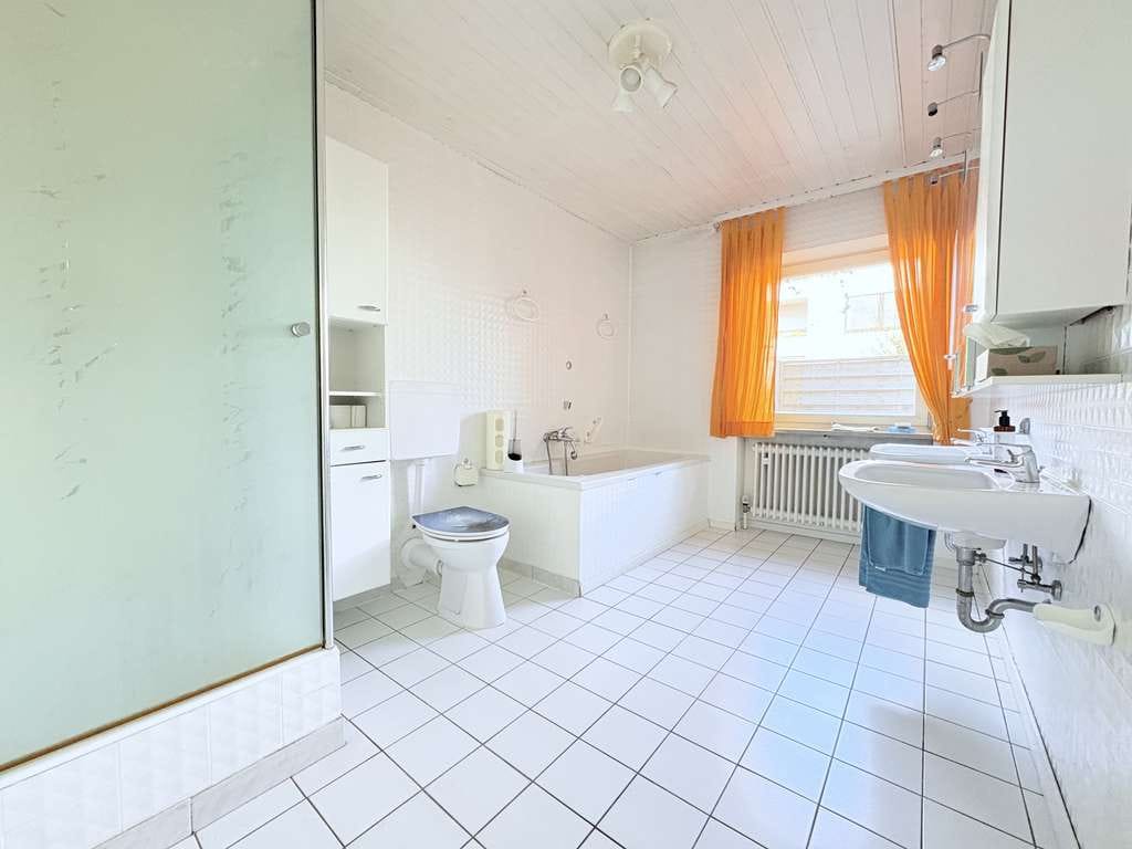 Immobilie in Ergolding - Besonderes Architektenhaus im Bungalow-Stil – großzügig, ruhig & zentral - Bild 3