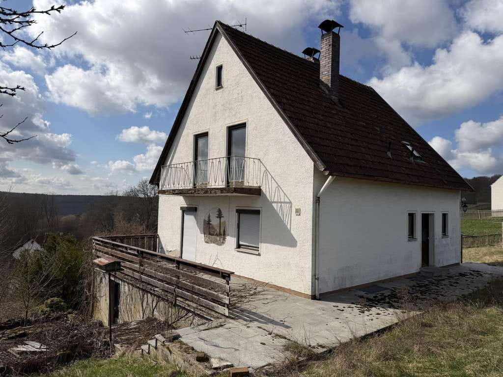 Immobilie in Ihrlerstein - Renovierungsbedürftiges Haus auf Traumgrundstück in Ihrlerstein - Bild 1