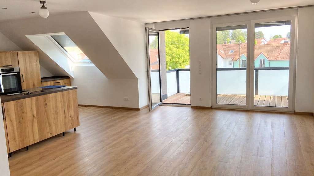 Immobilie in Prittriching - Licht. Raum. Lebensqualität – Neuwertige 4-Zimmer Dachgeschosswohnung mit Balkon und Aufzug - Bild 2