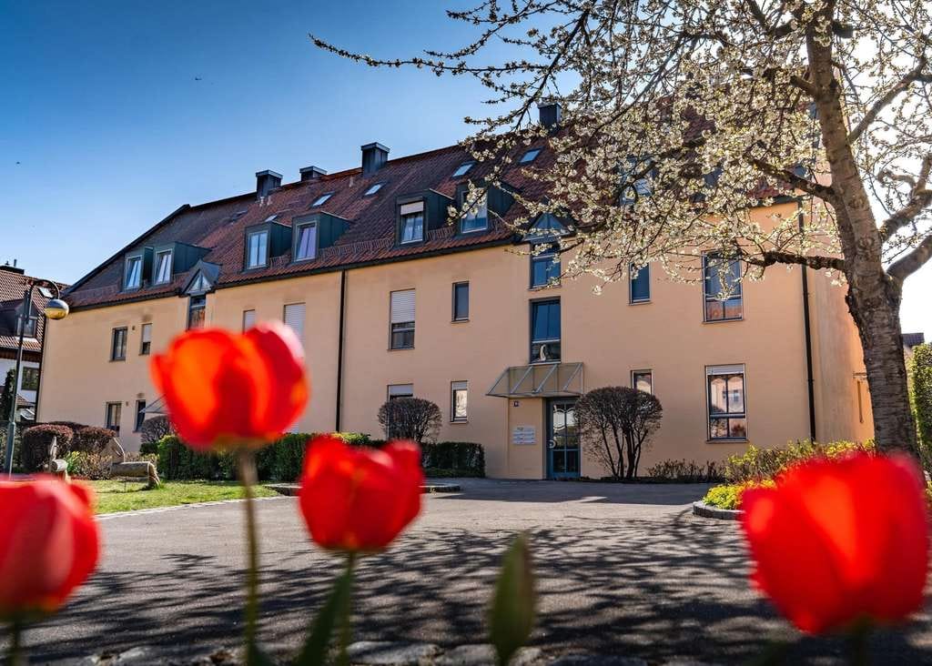 Immobilie in Karlsfeld - Charmante 3-Zimmer-Dachgeschoss-Wohnung - Bild 1