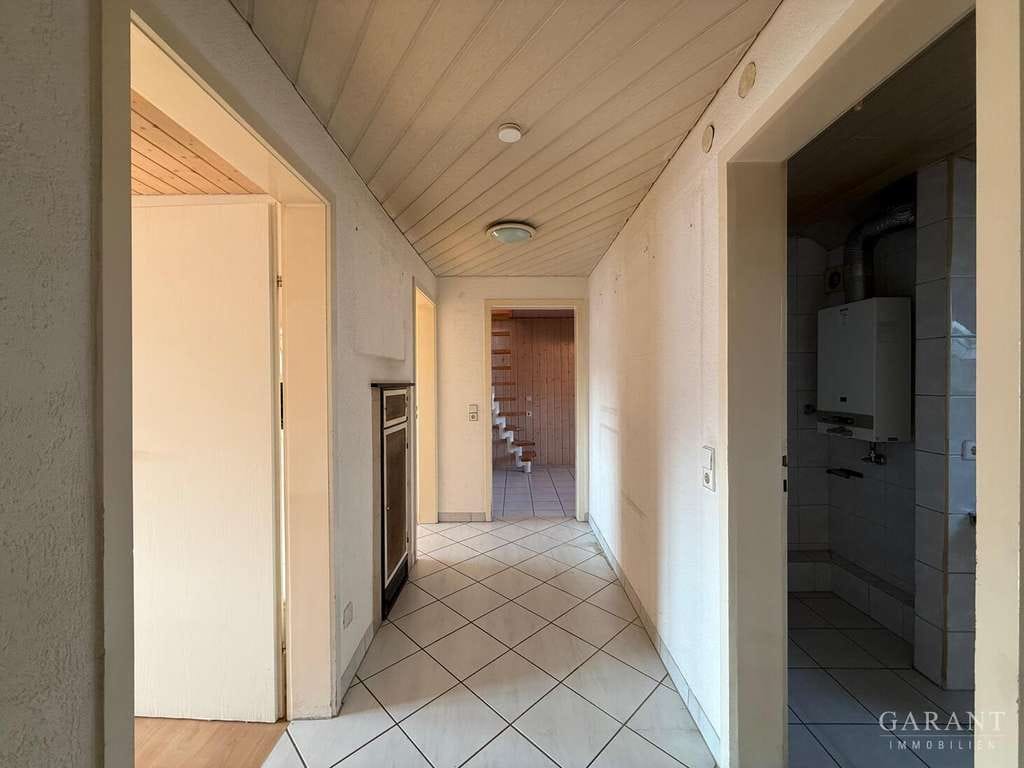 Immobilie in Filderstadt - Charmante Dachgeschoss-Wohnung mit Ausbaupotenzial & Stellplatz - sofort bezugsfrei! - Bild 3