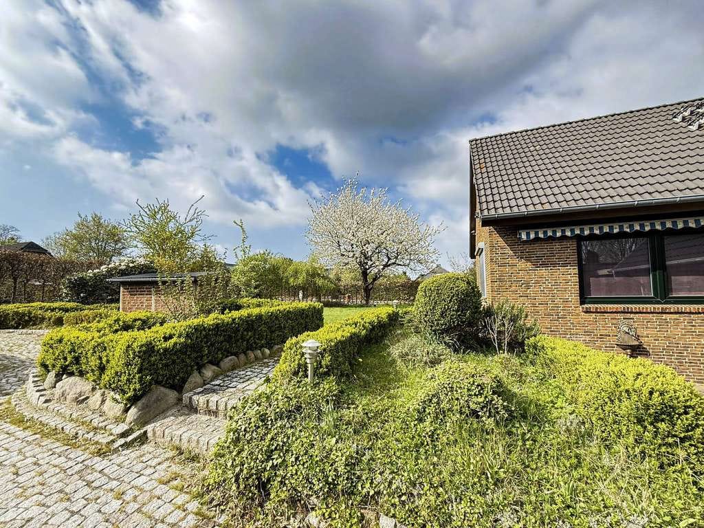 Immobilie in Mildstedt - Einzigartiges Architektenhaus mit großzügigem Garten – Ihr stilvolles Zuhause in Mildstedt - Bild 3