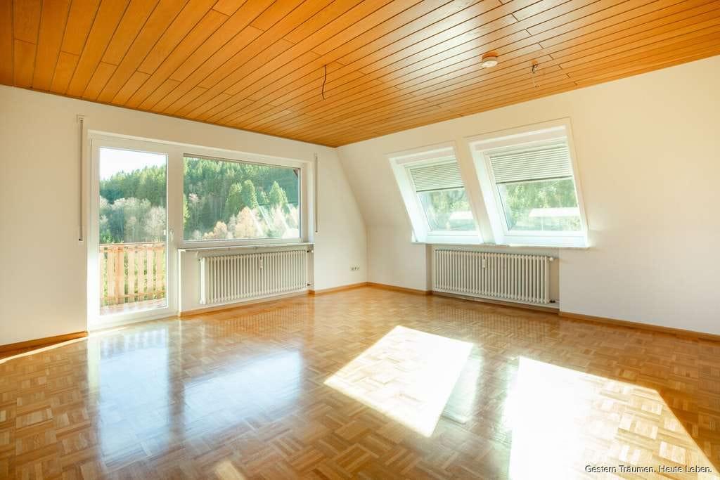 Immobilie in Titisee-Neustadt - Mehrfamilienhaus mit drei Einheiten – vielseitig nutzbar in Titisee-Neustadt zu verkaufen - Bild 2
