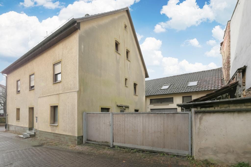 Immobilie in Königsbach-Stein - ** Kernsanierung erforderlich! Einfamilienhaus im Ortskern von Königsbach zu verkaufen** - Bild 2