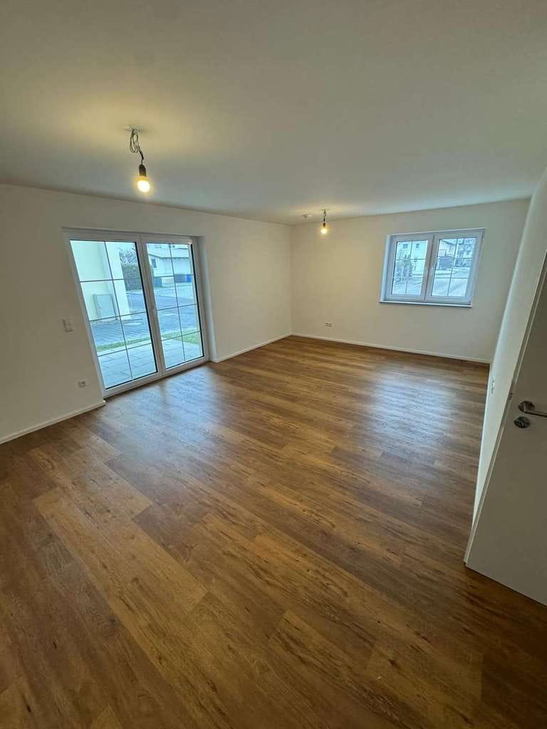 Immobilie in Rot an der Rot - Neuwertig.Barrierefrei.Geräumig. – Moderne 4-Zi.-Erdgeschosswohnung ruhig & naturverbunden - Bild 2