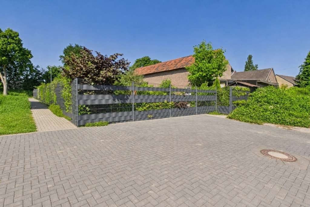 Immobilie in Gangelt - Wohnen mit Zukunft - Zweifamilienhaus inklusive Baugrundstück - Bild 2