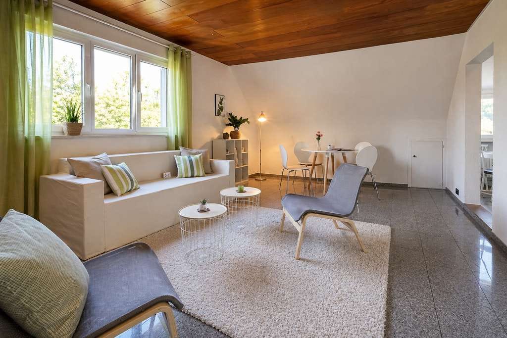 Immobilie in Albbruck - 4 Zimmer Dachgeschosswohnung mit großem eigenem Garten und Garage, Leerstand - Bild 1