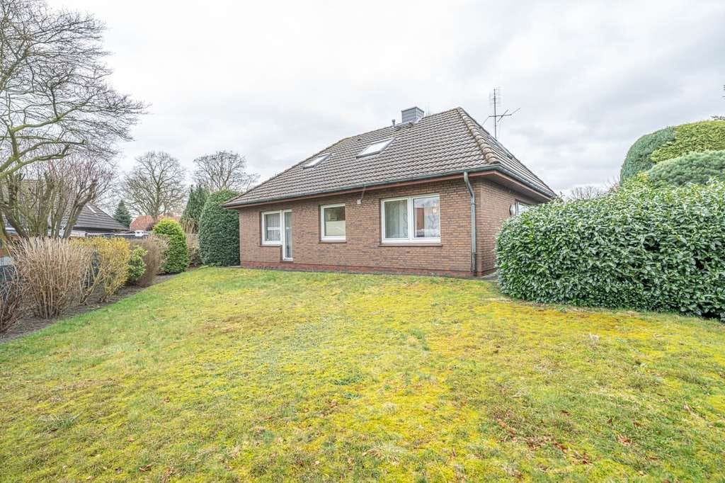 Immobilie in Zetel - Schöner Walmdachbungalow in ruhiger Siedlung - Bild 2