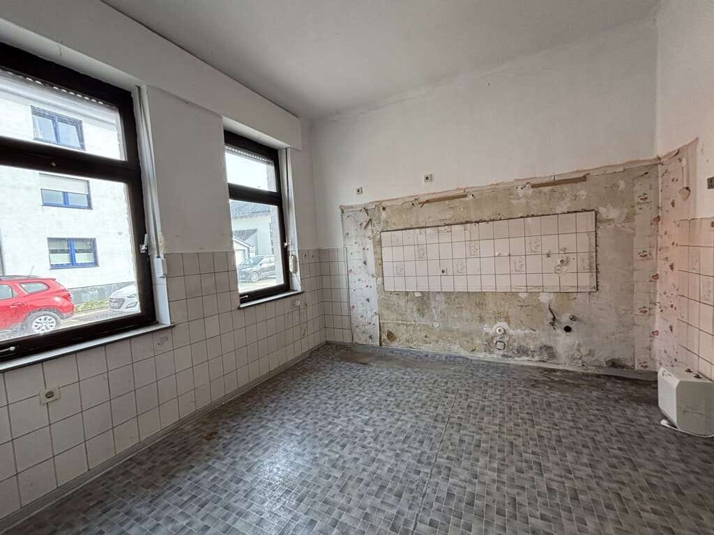 Immobilie in Würselen - Modernisierungsbedürftiges Einfamilienhaus mit Garage und Sonnengrundstück im Herzen von Bardenberg - Bild 3