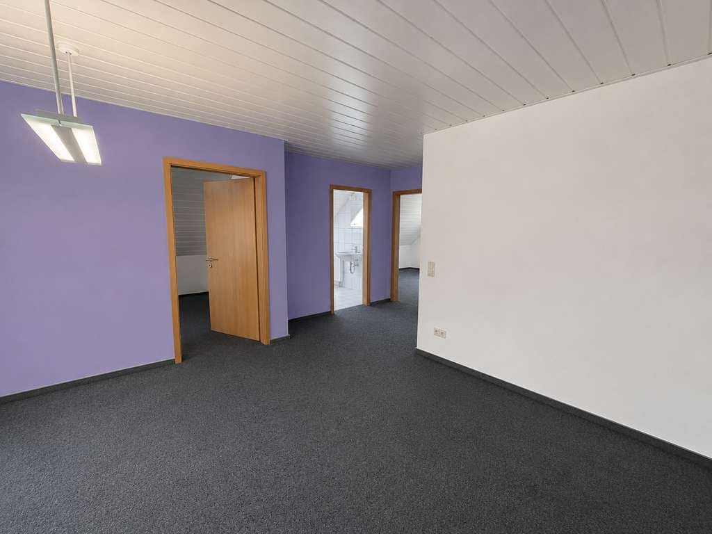 Immobilie in Geislingen - Dachgeschosswohnung mit besonderer Architektur und Balkon - Bild 4