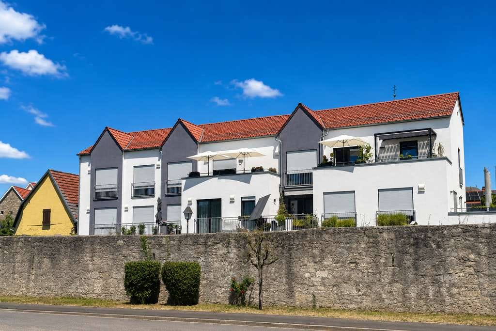 Immobilie in Eibelstadt - Moderne 3-Zimmer-Eigentumswohnung mit Balkon, Aufzug und Stellplatz im Herzen von Eibelstadt - Bild 1