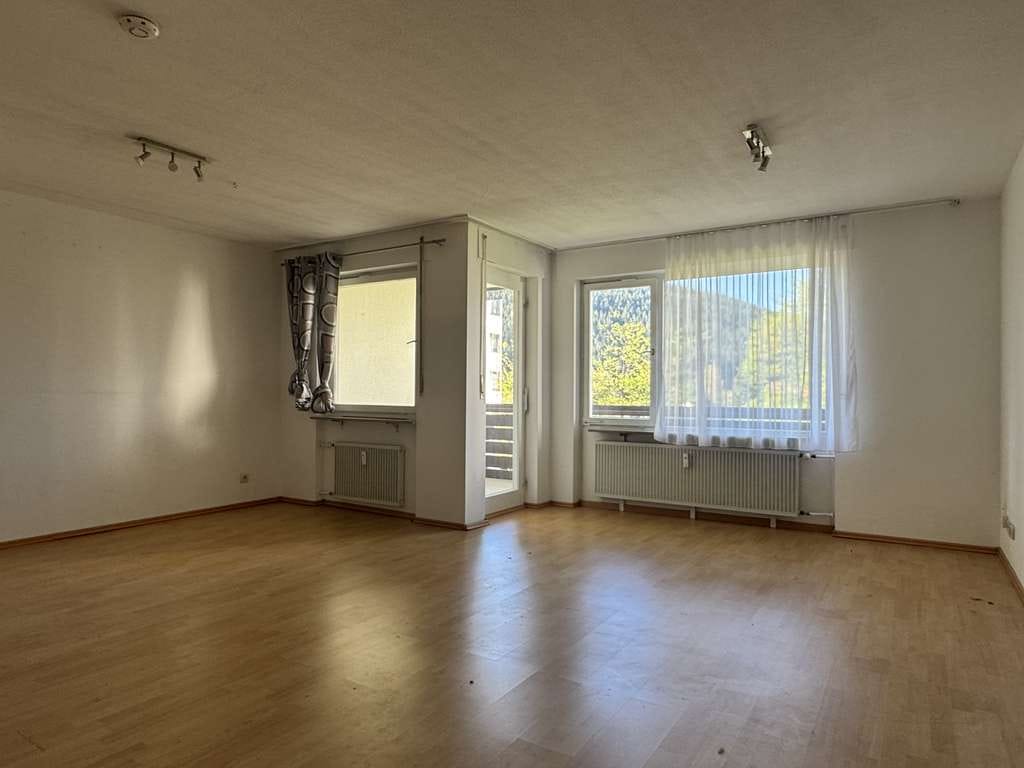 Immobilie in Enzklösterle - Helle 2-Zimmer-Wohnung mit sonnigem Südbalkon, traumhaftem Ausblick und Tiefgaragenstellplatz! - Bild 4
