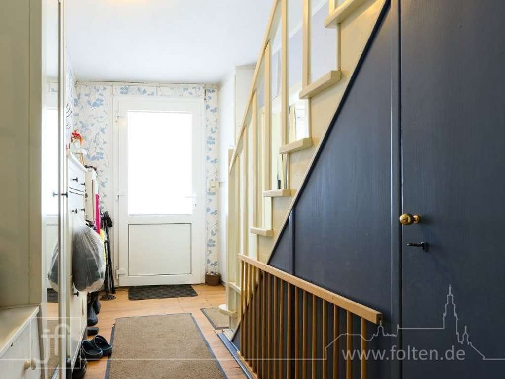 Immobilie in Jemgum - Wohnhaus mit zwei getrennten Wohnungen und großem Garten oder Baugrundstück - Bild 2
