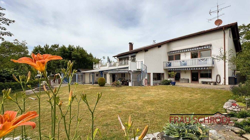 Immobilie in Eigeltingen - Großzügiges Zweifamilienhaus mit Wintergarten, PV-Anlage und vielseitigen Nutzungsmöglichkeiten in Eigeltingen - Bild 1