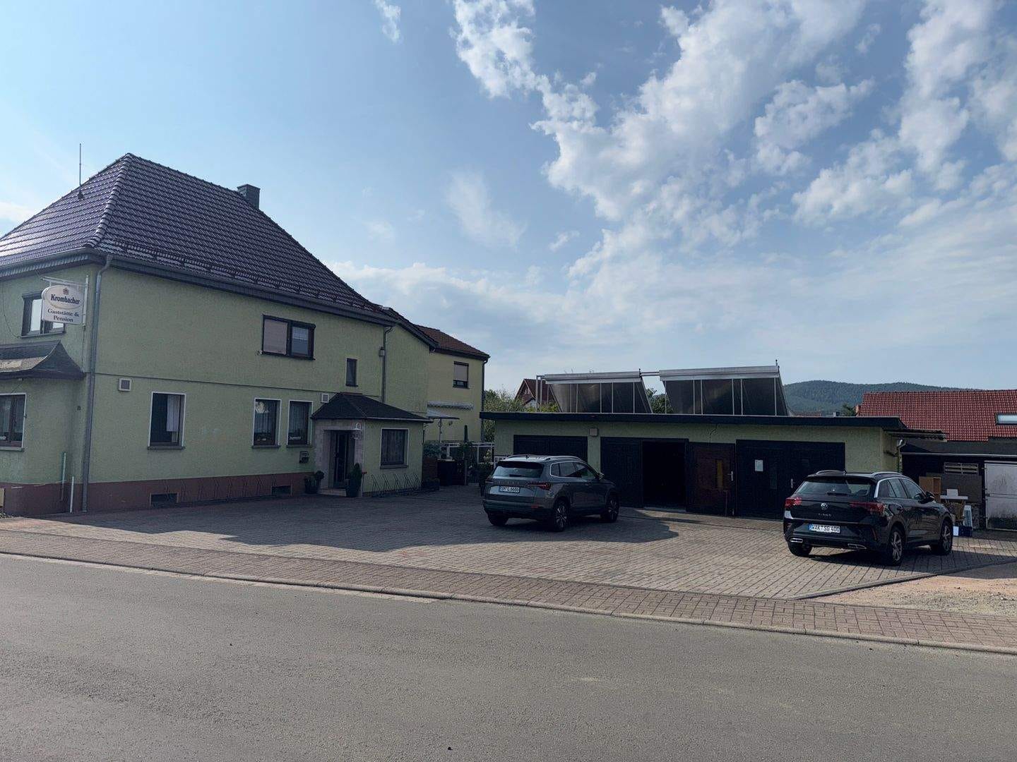 Immobilie in Breitungen/Werra - Großes Anwesen mit großem Pool in guter Lage von Breitungen - Bild 2