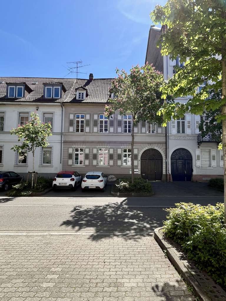 Immobilie in Karlsruhe - Historisches Mehrfamilienhaus von 1828 mit attraktivem Ausbaupotenzial - Bild 2