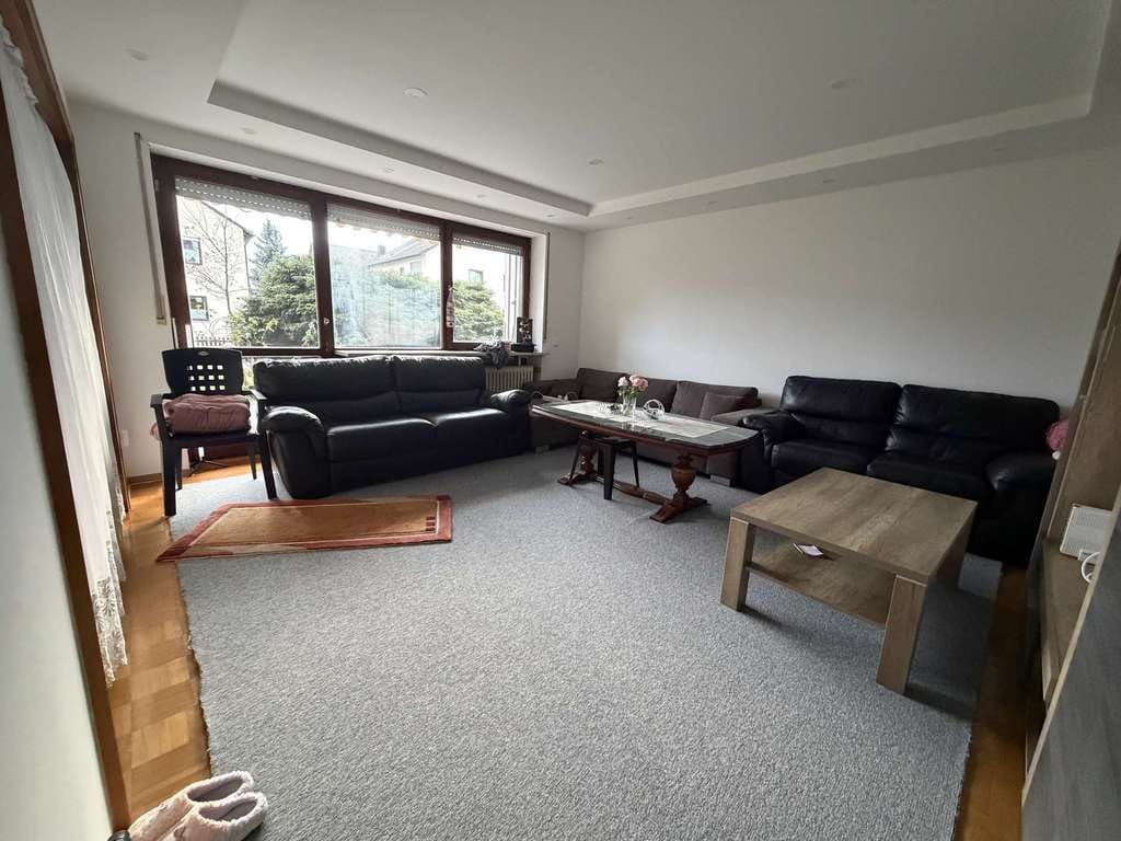 Immobilie in Langweid am Lech - Attraktives Einfamilienhaus mit großem Grundstück, Garten & Ausbaupotenzial - Bild 1
