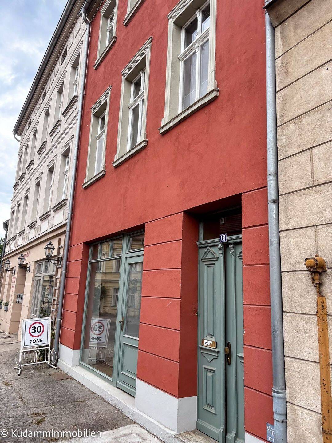 Immobilie in Rheinsberg - Zentral gelegenes Mehrfamilienhaus in Rheinsberg - Bild 1