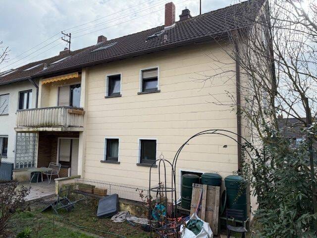 Immobilie in Friedrichsthal - Schönes Zweifamilienhaus mit Balkon und Terrasse in Friedrichsthal - Bild 1