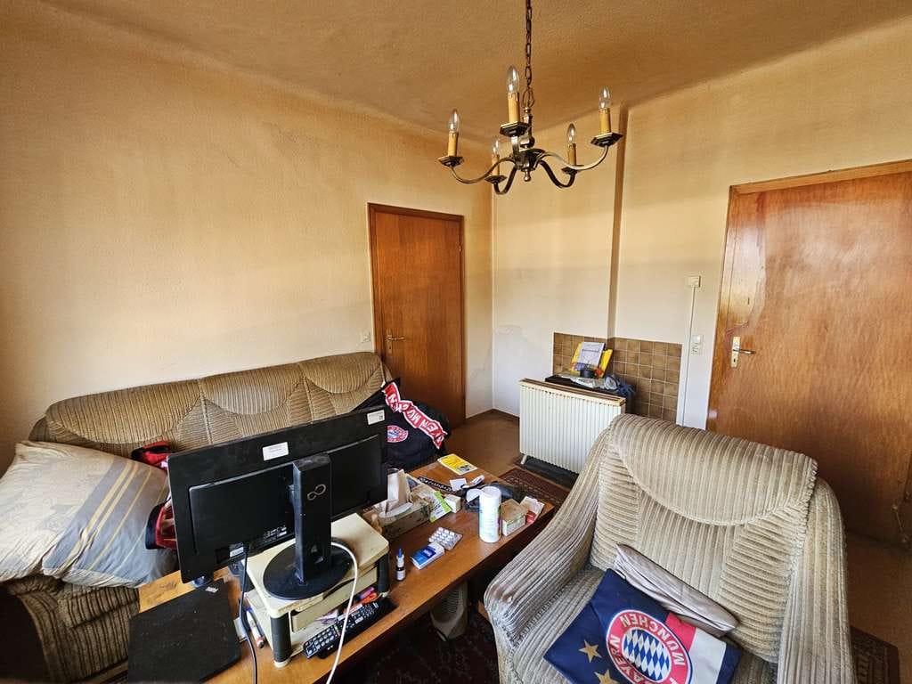 Immobilie in Eschweiler - Ausbaufähiges, freistehendes Ein- bis Zweifamilienhaus mit Blick ins Grüne - Bild 3