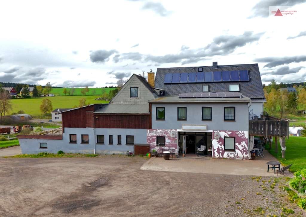 Immobilie in Marienberg - Ehemaliger Berggasthof in Alleinlage: Marienberg im Erzgebirge: 46.360 m² Grundstück, PV & Gästezimm - Bild 2
